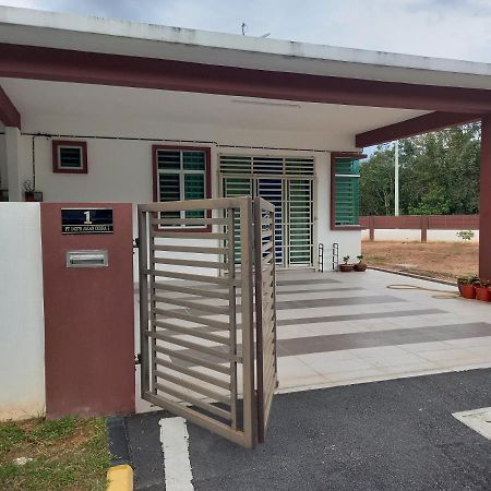 Homestay Zaki D'Gerik Exteriör bild
